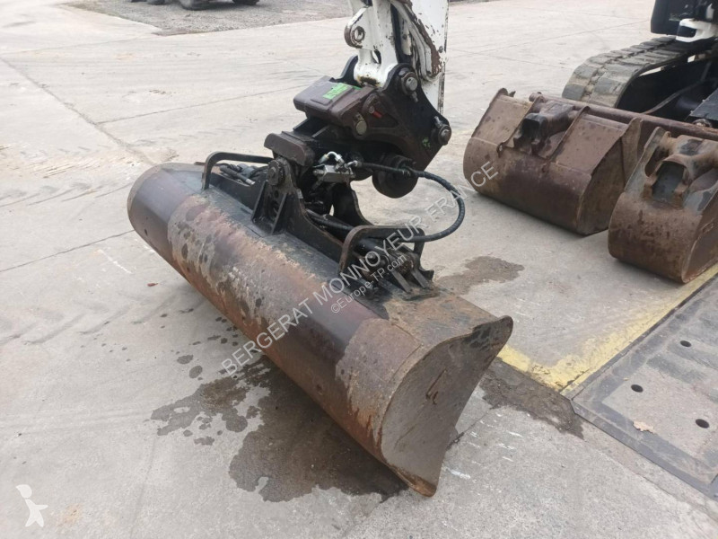 جرافة Yanmar SV100