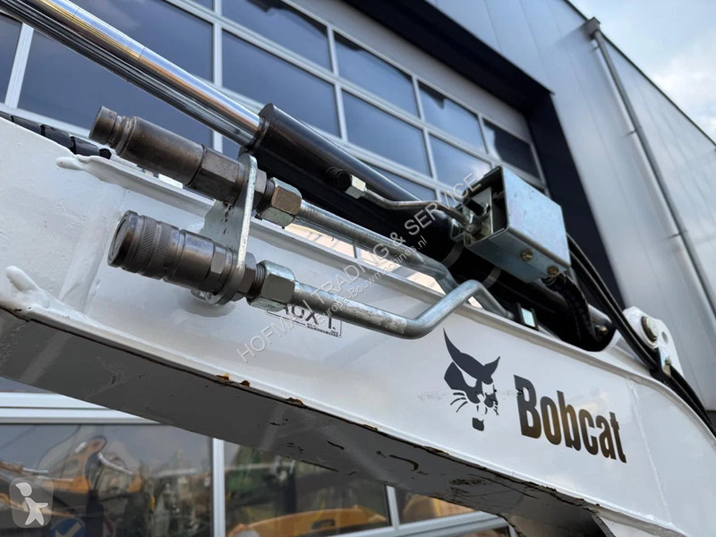 Lopatový nakládač Bobcat z
