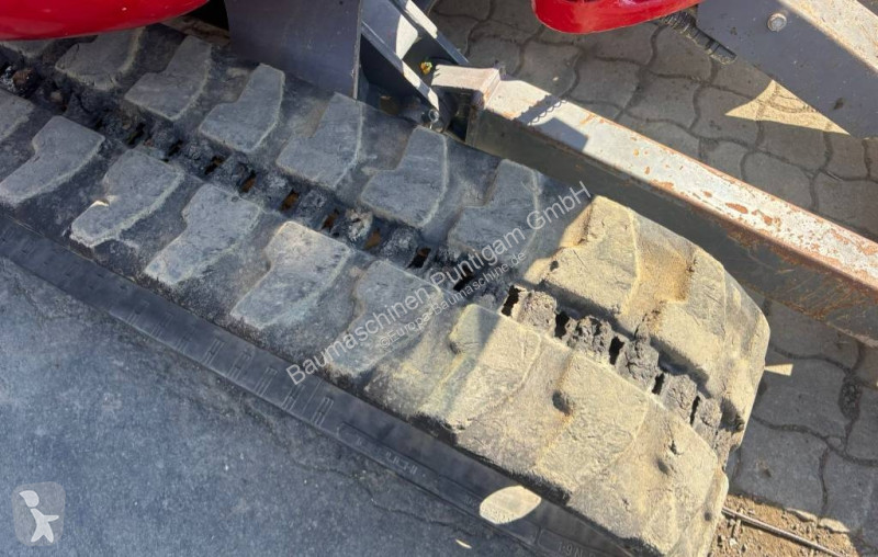 جرافة Takeuchi 230