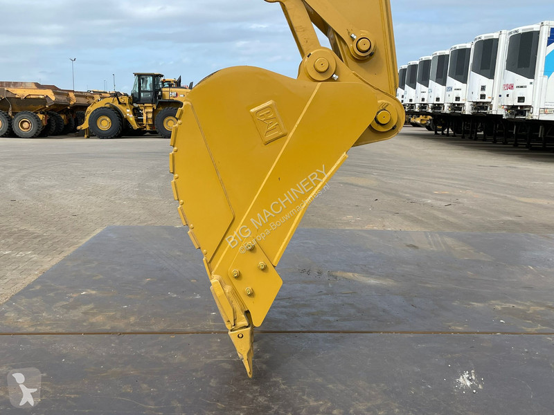 جرافة Caterpillar 3