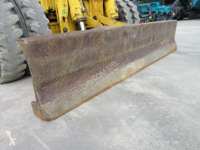 جرافة Komatsu R