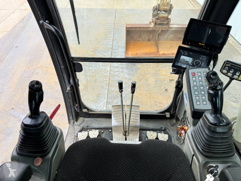 جرافة Liebherr R Compact - 5 Buckets + Forks +...
