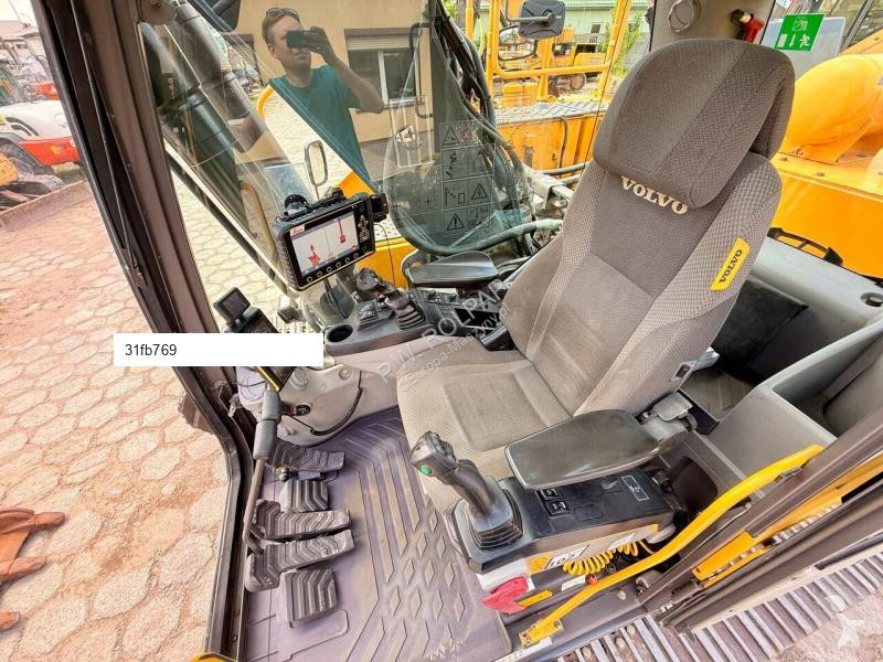 جرافة Volvo EC220EL