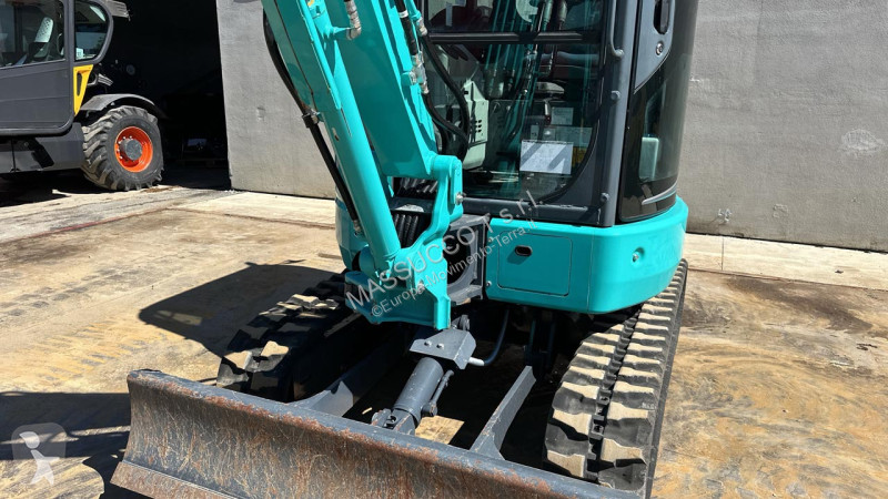 جرافة Kobelco SK28SR-6E