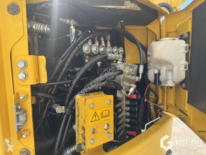 جرافة Komatsu 8