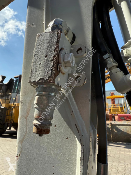 جرافة Takeuchi TB216