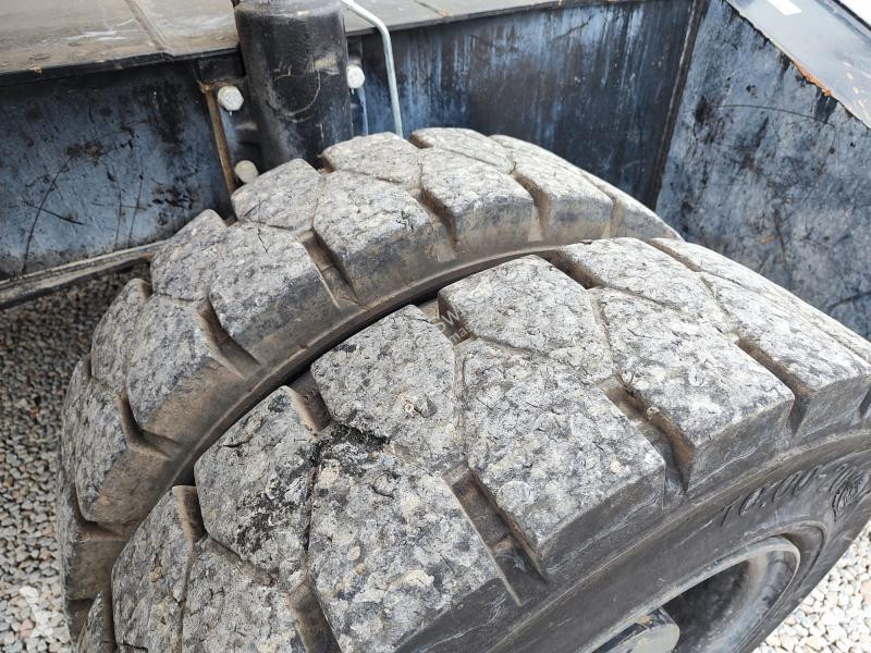 Lopatový nakládač Caterpillar MH4