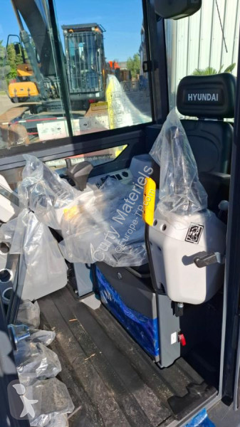 جرافة Hyundai  HX25AZ