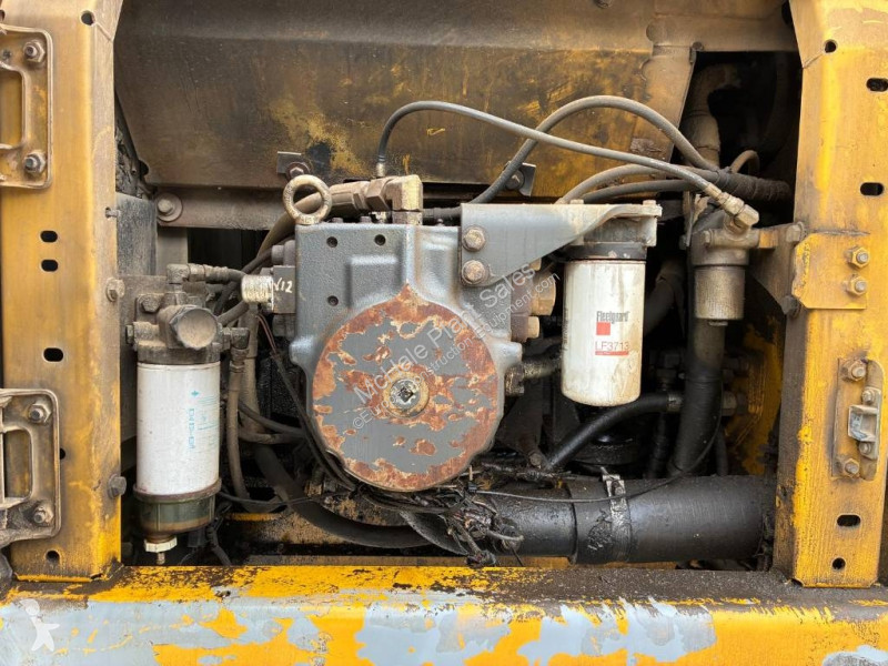 جرافة Komatsu LC8