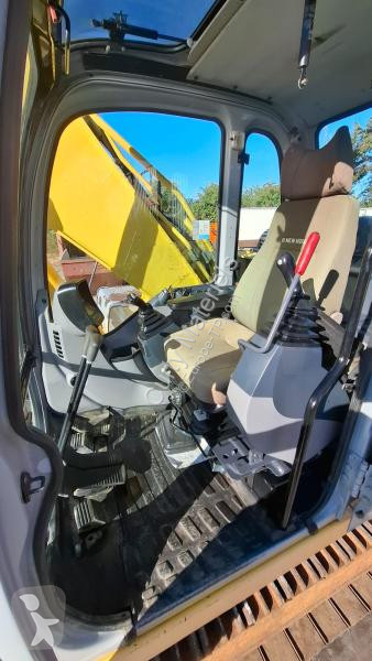جرافة New Holland B