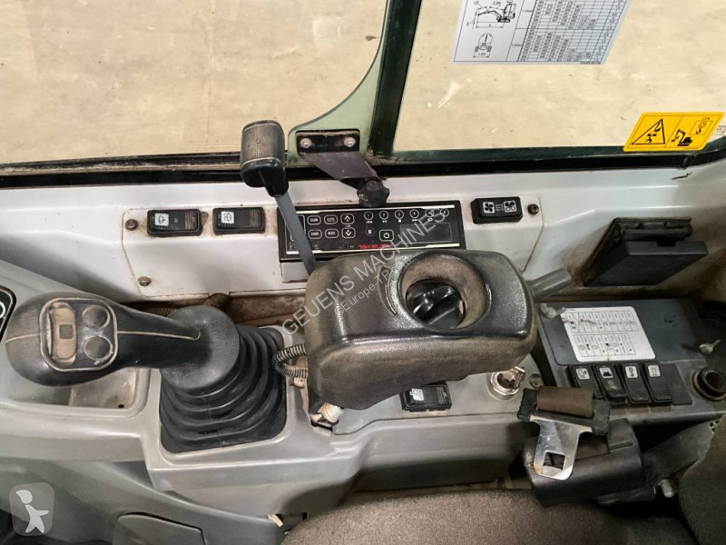 Rýpadlo Takeuchi TB 225