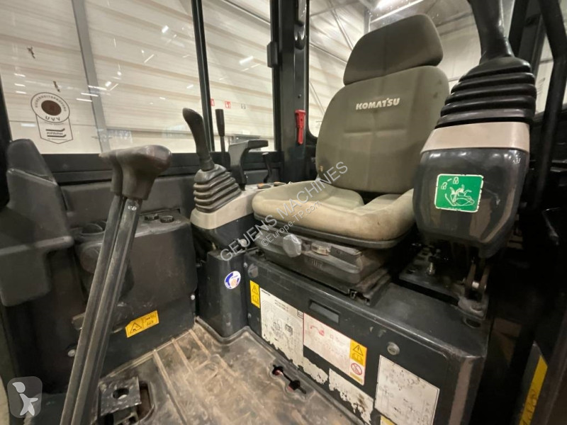 جرافة Komatsu R3
