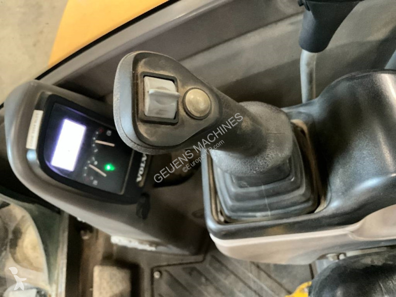 جرافة Volvo ECR D