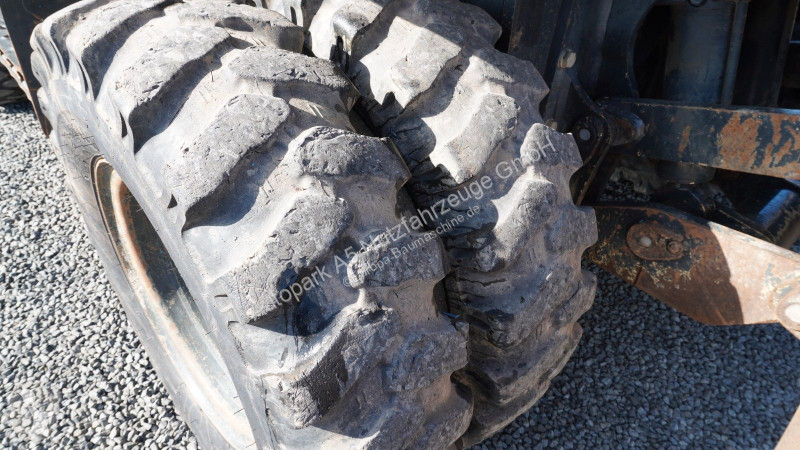 جرافة Komatsu Mobilbagger Verstellausleger HS21