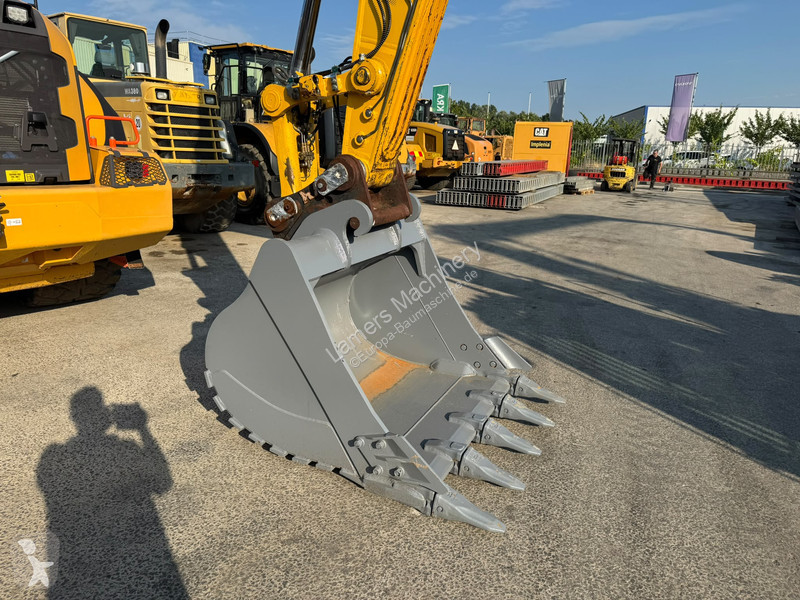جرافة Komatsu NLC11