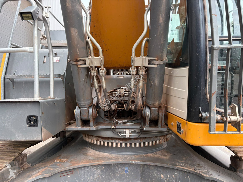 جرافة Liebherr R945 SHD