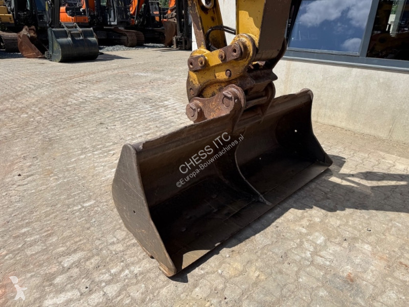 Escavatore Caterpillar L