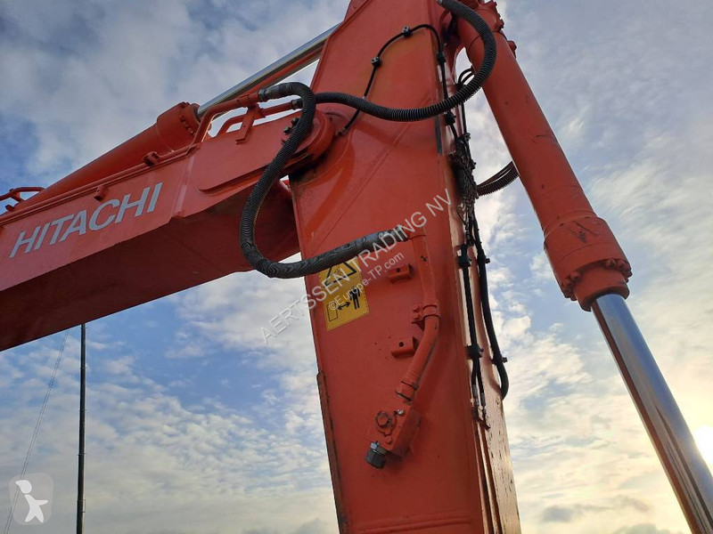 Lopatový nakládač Hitachi 6
