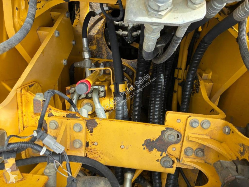 جرافة Komatsu LC10