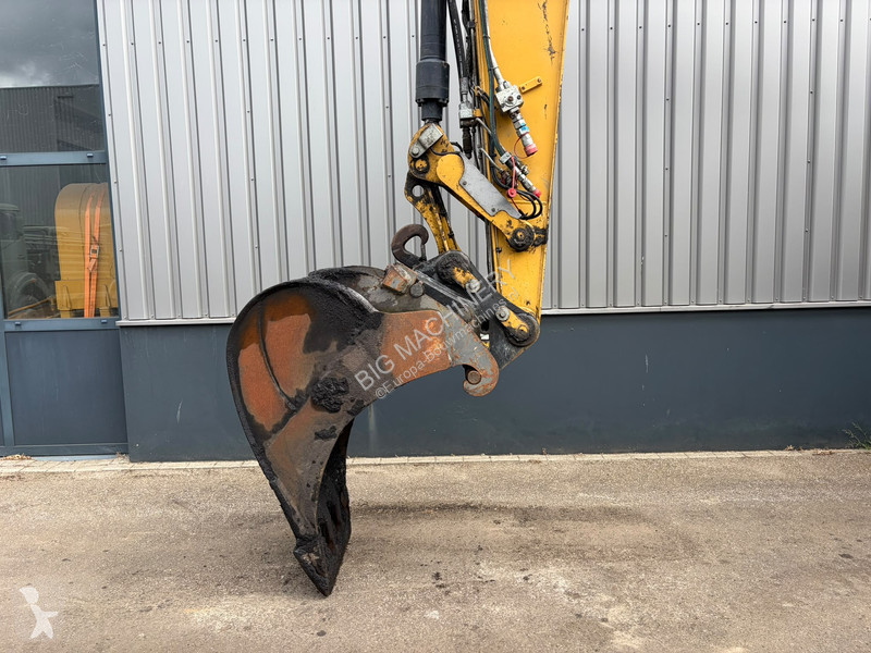 جرافة Caterpillar F