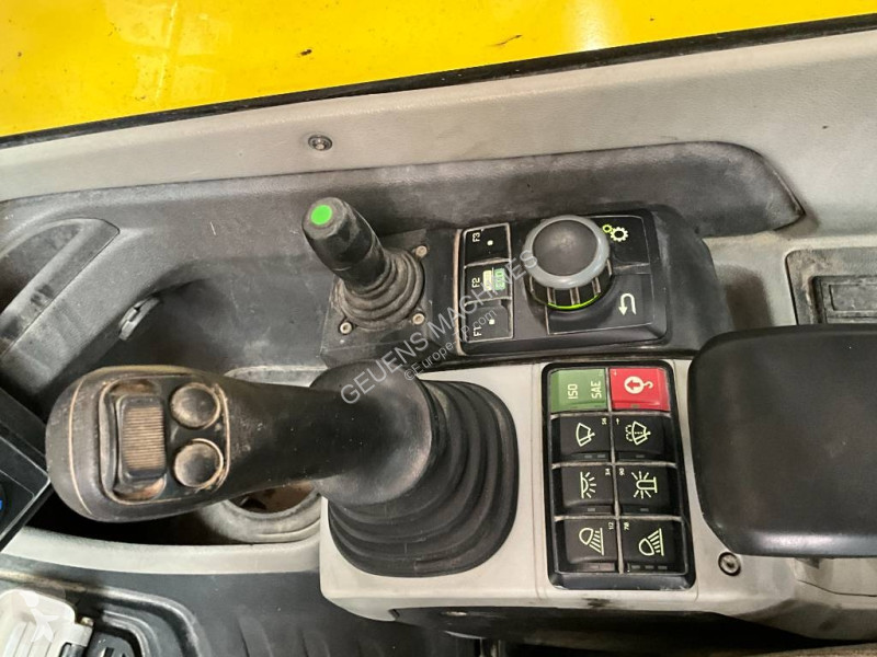 جرافة Neuson EZ 80