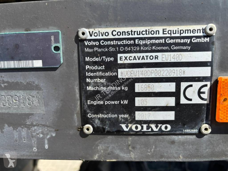 جرافة Volvo (Two Buckets)
