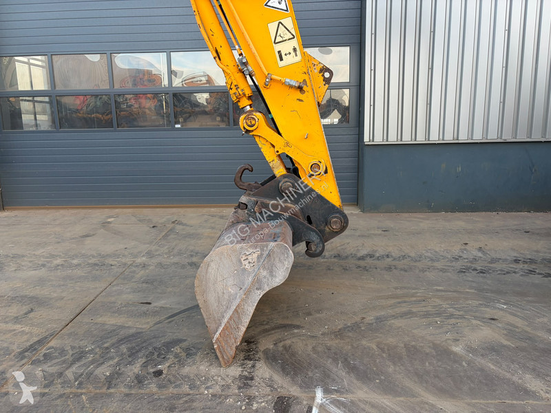 جرافة JCB