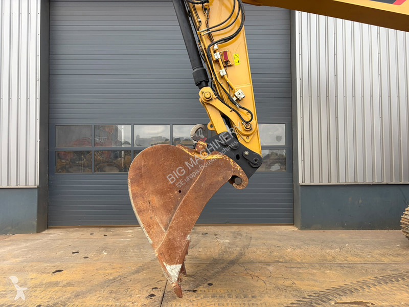 Lopatový nakládač Caterpillar 07A