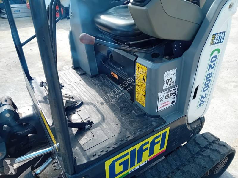 Lopatový nakládač Bobcat E17Z