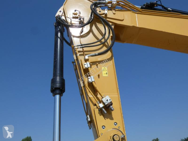 Lopatový nakládač Caterpillar 330