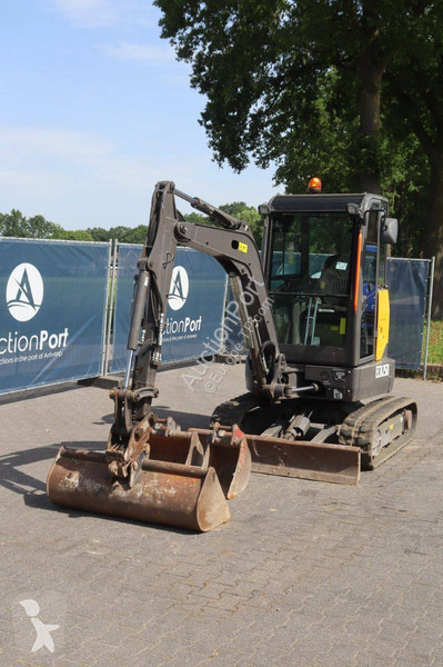 جرافة Volvo ECR25D