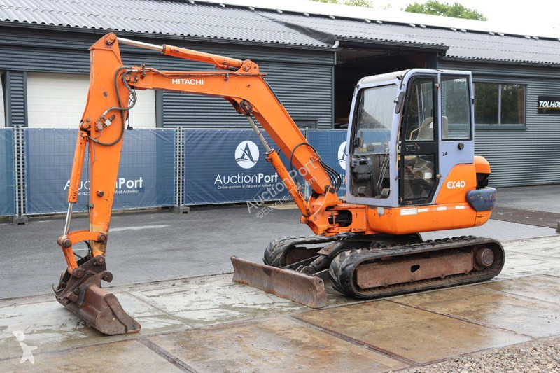 جرافة Hitachi 02
