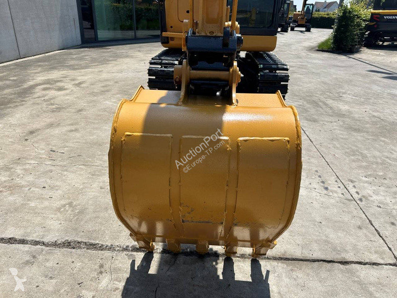 جرافة Komatsu 7