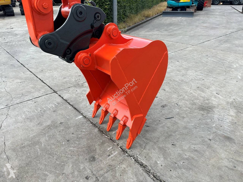 جرافة Kubota KX155-5