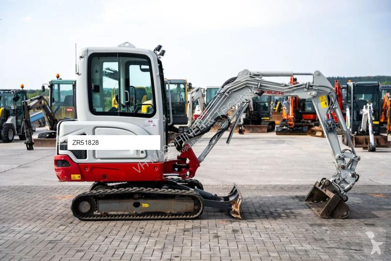 Rýpadlo Takeuchi TB225