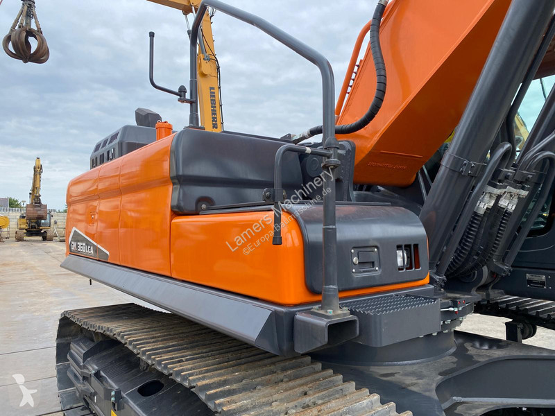 Lopatový nakládač Develon DX360LCA-7M .