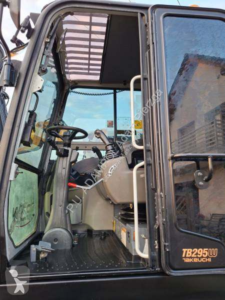 Lopatový nakládač Takeuchi TB295W