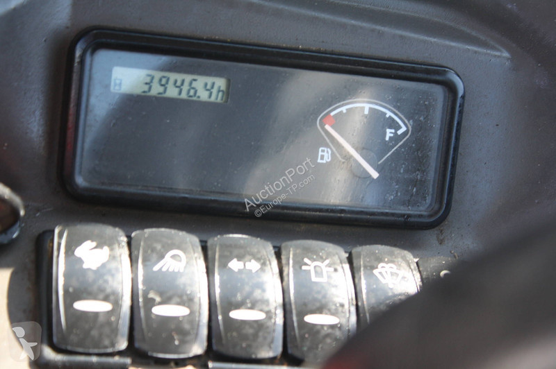 جرافة Volvo EC18D