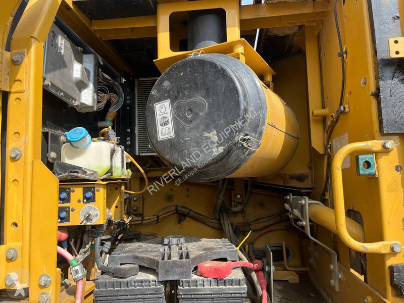 Lopatový nakládač Caterpillar LRE with HDHW...