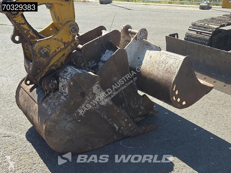 Lopatový nakládač Caterpillar CR