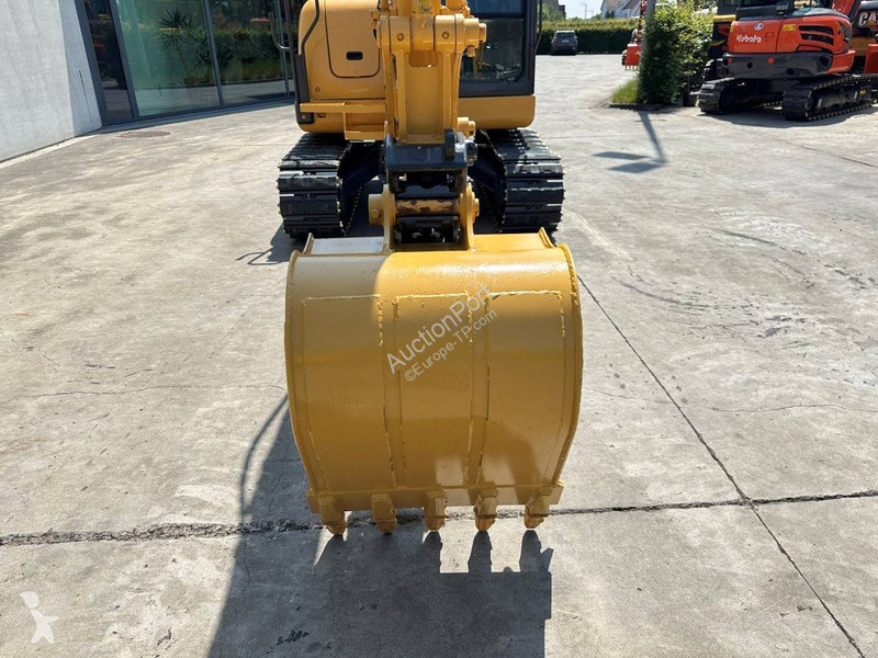 Rýpadlo Komatsu 7
