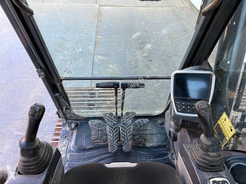 جرافة Hyundai - 360° Camera / Automatic Greasing