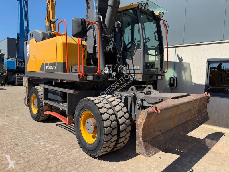 جرافة Volvo 220 E 220 - 180 -