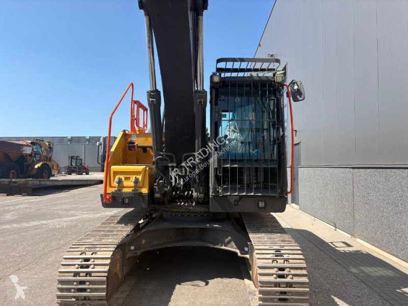 جرافة Volvo EC220ENL (Two Buckets)