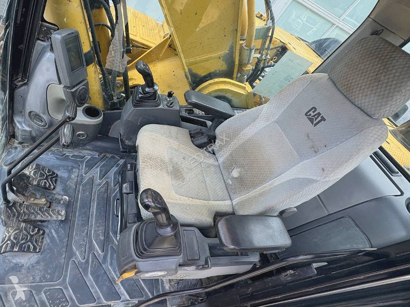 Escavatore Caterpillar L