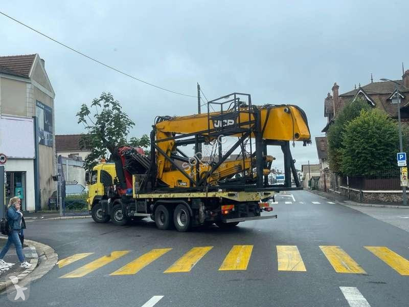Lopatový nakládač JCB