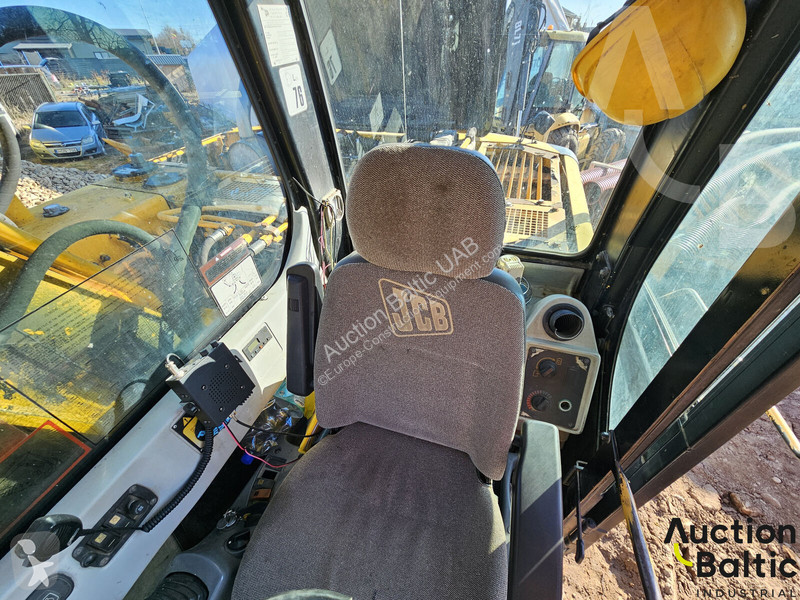 Excavator JCB