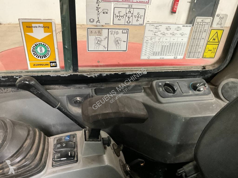 Excavator Caterpillar 305.5 E 2