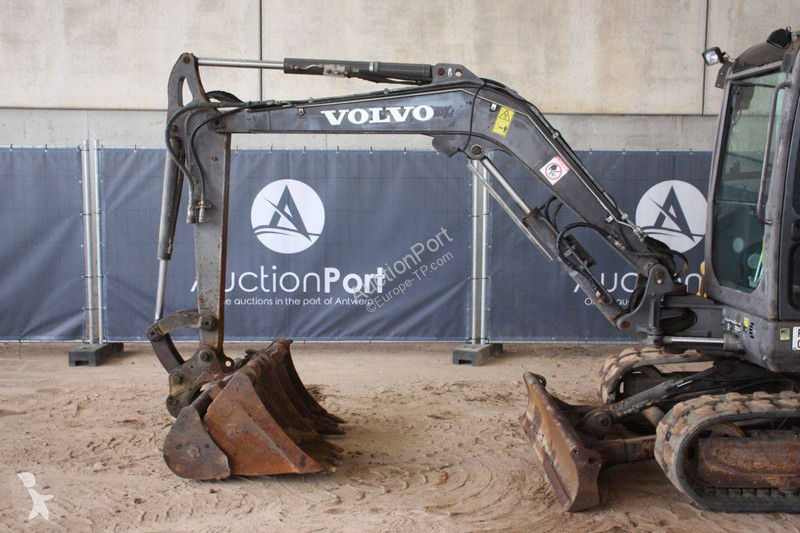 Excavadora Volvo ECR50D
