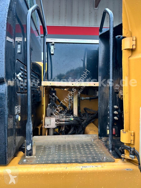 Caterpillar D 4x4 inkl. Löffel 2011 129kW ink....